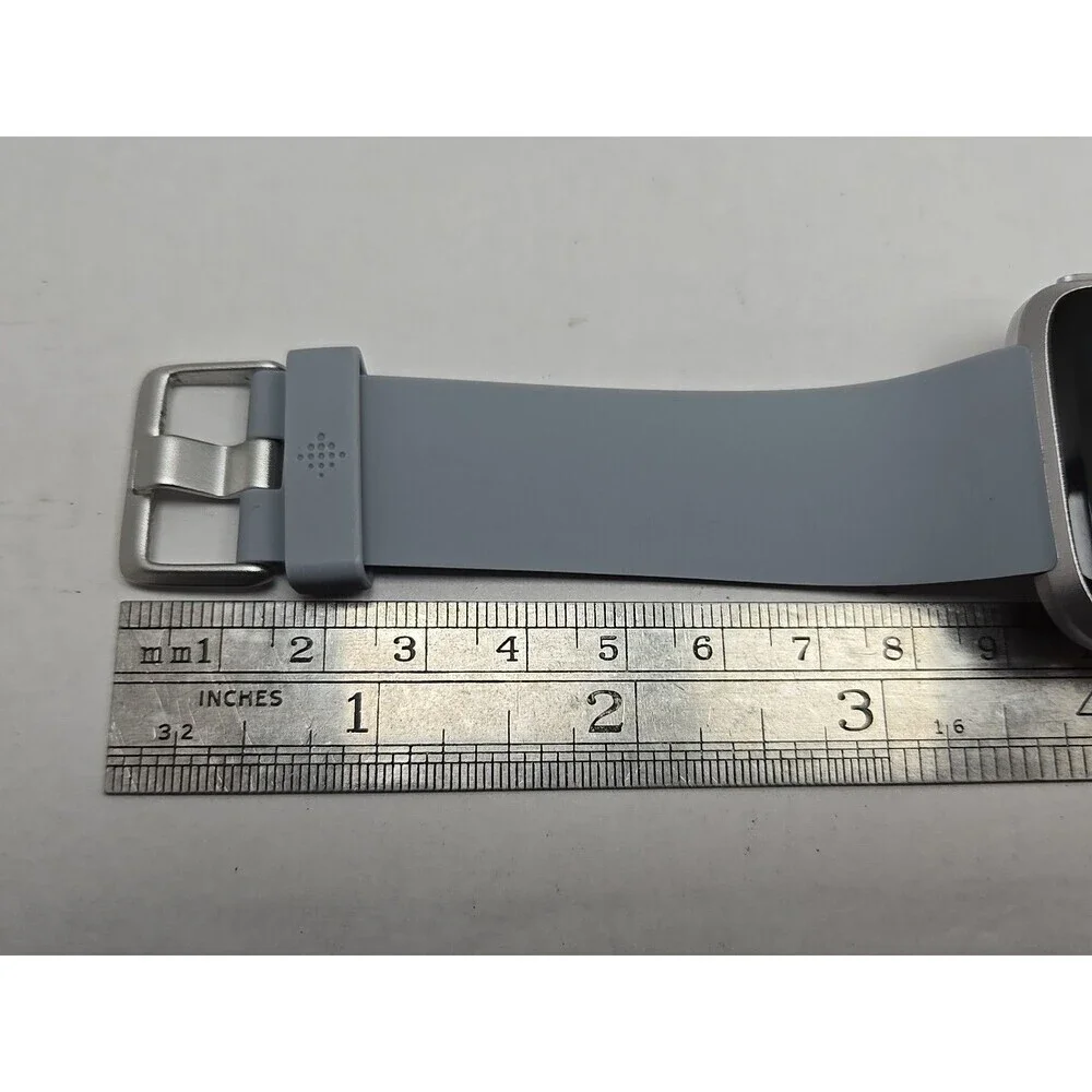 Fitbit Versa FB504 Smartwatch Fitness Heart Rate Bluetooth Activity W/ Charger - Picture 9 of 11